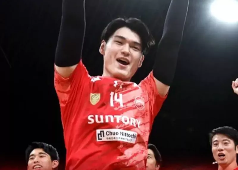 غولهای ژاپن تنه به تنه هم میزنند