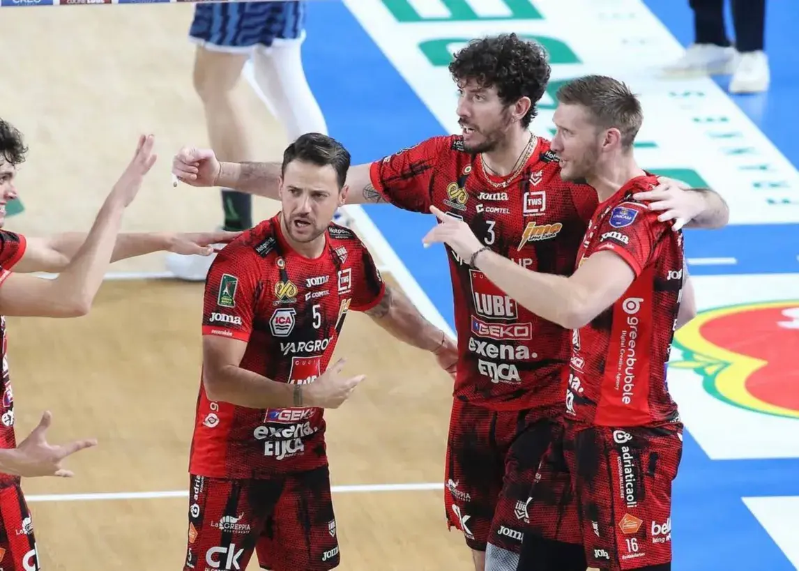 پوریا و رفقا صدرنشین سری‌آ را له کردند