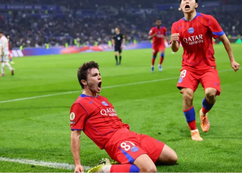 پیروزی در 90+4: پاریس هفت جان دارد!