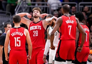 لیگ NBA| پیروزی‌ نیویورک در حضور قهرمان MMA