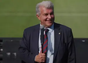 دفاع لاپورتا از فلیک: ما یک مربی پدیده داریم