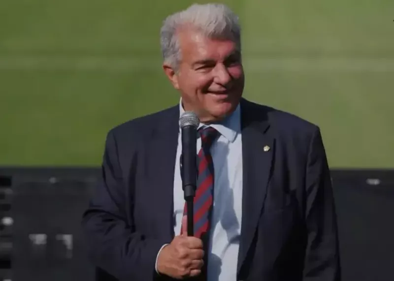 دفاع لاپورتا از فلیک: ما یک مربی پدیده داریم