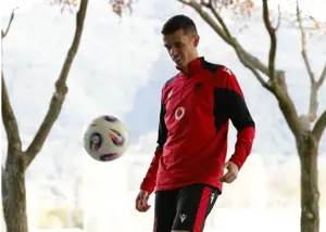 ستاره استقلال برای نبرد با انگلیس گرم کرد