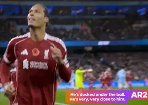 گفت‌وگوی داوران در جنجالی‌ترین صحنه لیگ برتر