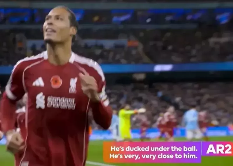 گفت‌وگوی داوران در جنجالی‌ترین صحنه لیگ برتر