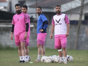 تیم پرستاره لیگ یک روی دور افتاد(عکس)