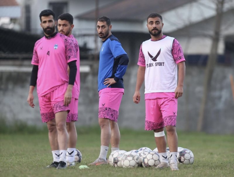 تیم پرستاره لیگ یک روی دور افتاد(عکس)