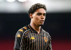 پسر رونالدینیو راهش را از پدرش جدا کرد