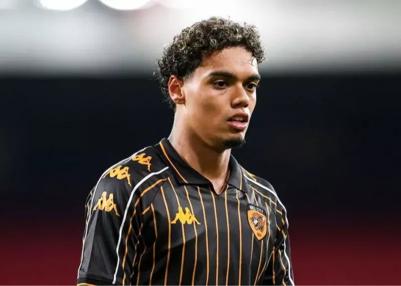 پسر رونالدینیو راهش را از پدرش جدا کرد