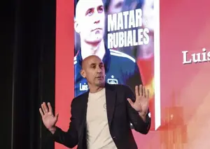 جنجال در اسپانیا: حمله به روبیالس با تخممرغ!