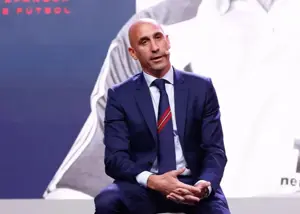 شرمآور: همین مانده بود به تلویزیون برود و گریه کند