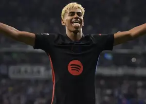 گل شگفت‌انگیز یامال نامزد پوشکاش شد