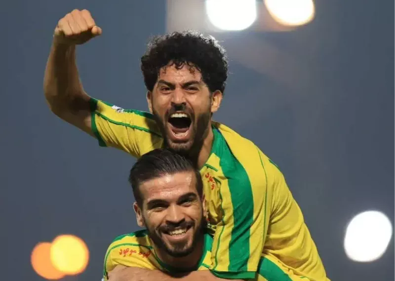 سجده شکر پورموسوی در ورزشگاه تختی (عکس)