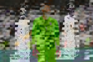 بیرانوند، دستهای کم کار و پاهای بیدار! (عکس)