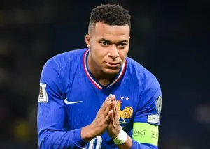 امباپه: باید ۴۰۰ گل دیگر بزنم تا به مسی و کریس برسم!