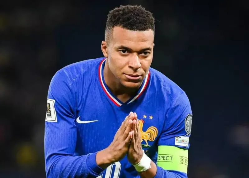 امباپه: باید ۴۰۰ گل دیگر بزنم تا به مسی و کریس برسم!