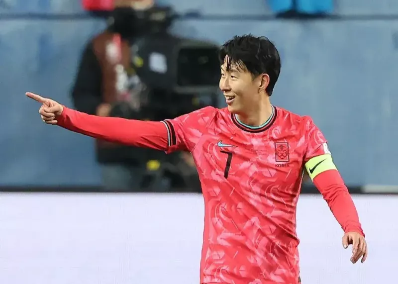 یک سوپرگل از سون در استادیوم جام جهانی