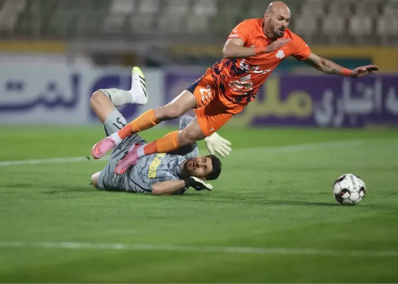 عنایتی و تیمش پنالتی طلبکار شدند (عکس)