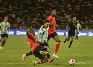 افسانه مسی: میزبان به احترام اسطوره بلند شد