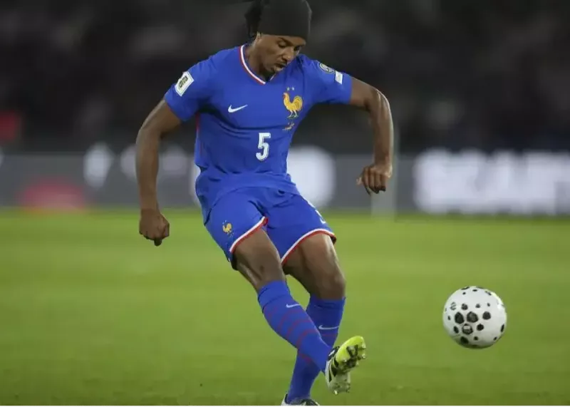 انتقادها بالا گرفت: مدافع بارسا محو شد