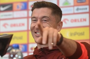 لواندوفسکی شگفتزده شد: چه چمن افتضاحی!