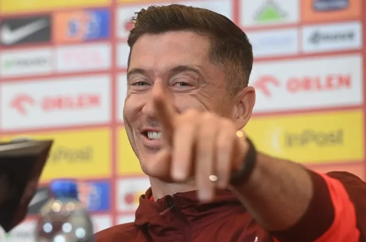 لواندوفسکی شگفتزده شد: چه چمن افتضاحی!