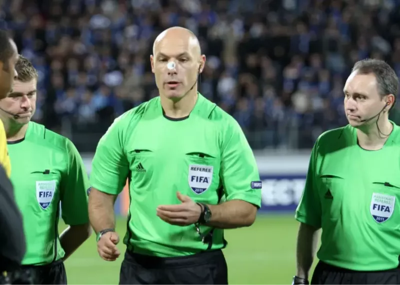 رئیس کمیته داوران انگلیس دادگاهی میشود!