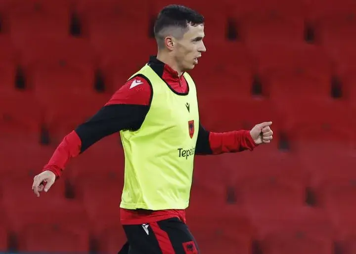 آسانی امروز مقابل انگیلس قرار می‌گیرد/ ستاره استقلال در چالش با اوریلی و رایس