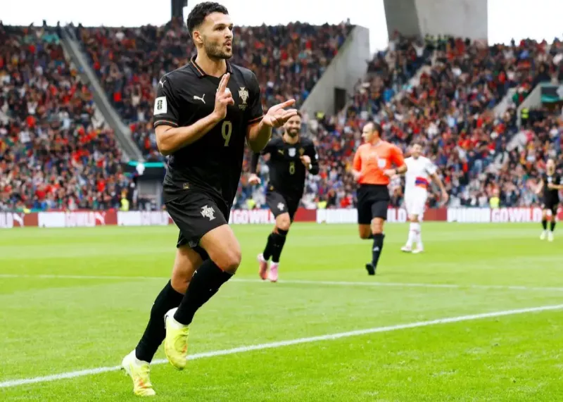 نظر گونچالو راموس درباره رقابت با رونالدو