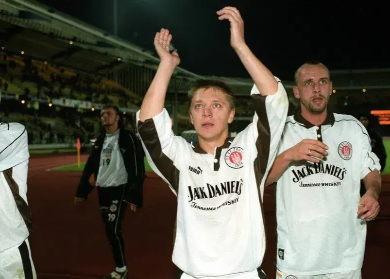 مرگ ستاره سابق فوتبال در بازی پیشکسوتان