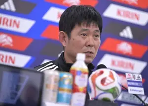 اشک‌های سرمربی ژاپن در کنفرانس خبری! (عکس)
