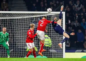 بهترین گل انتخابی جام جهانی: قیچی برگردان استثنایی