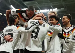 غرش 6 گله آلمان: ماشین نه، اثر هنری