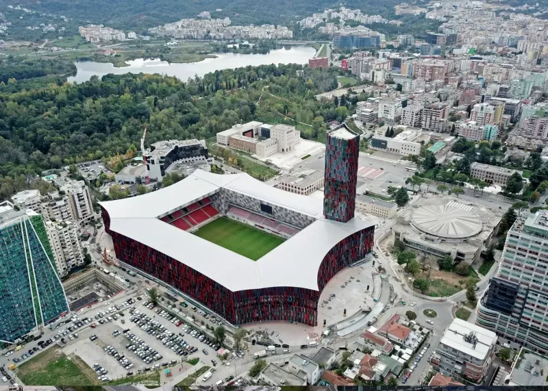 دهان‌ها باز ماند: هتل استادیوم معرکه آلبانی