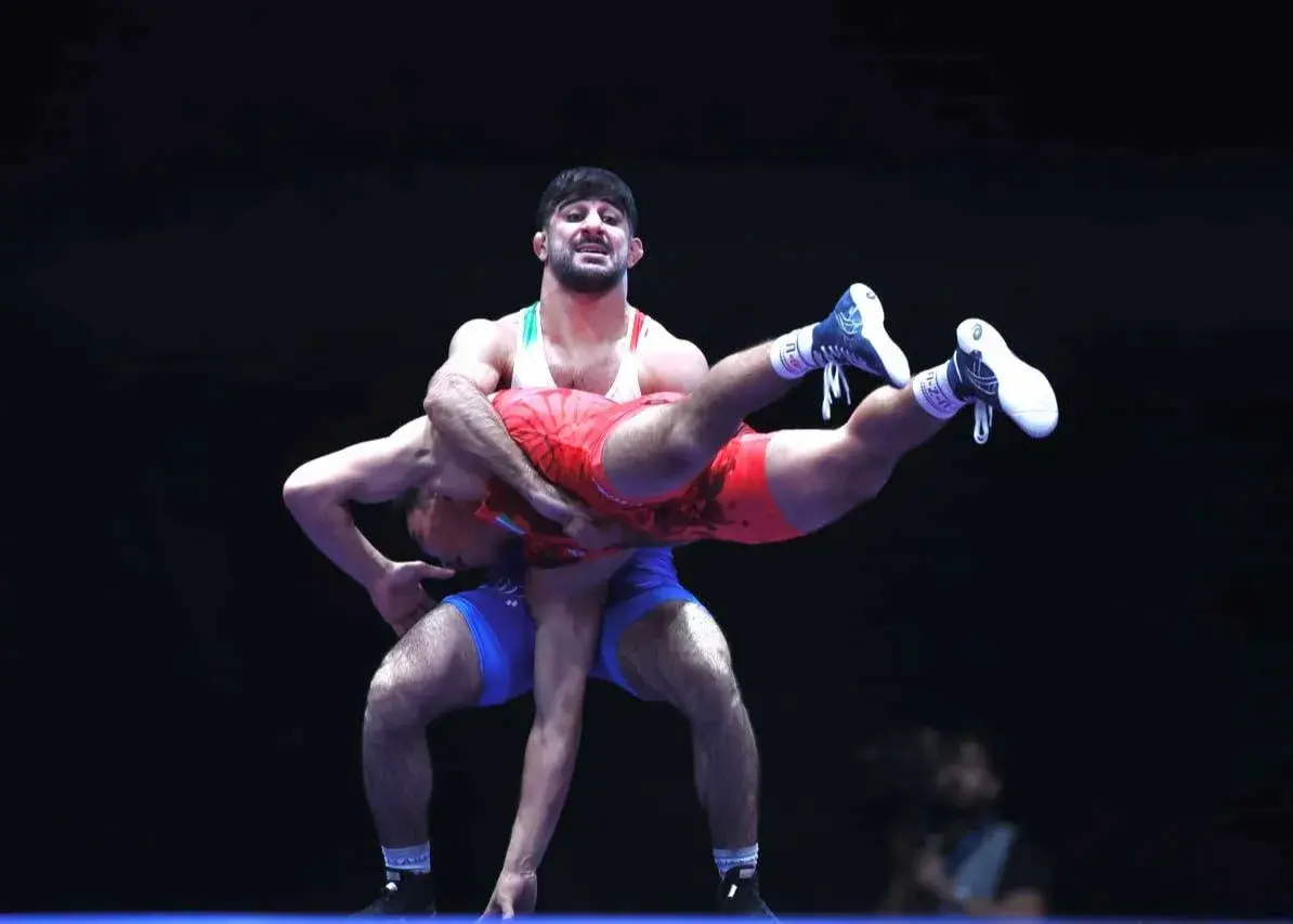 سه فینالیست و یک رده بندی در روز اول؛/ زنده از ریاض: کولاک ستاره های کشتی فرنگی