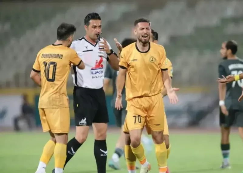 سوت بازی حذفی استقلال در دست جوانترین داور!