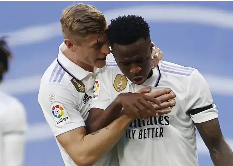 کروس علیه وینی: او به تمام تیم آسیب می‌زند!