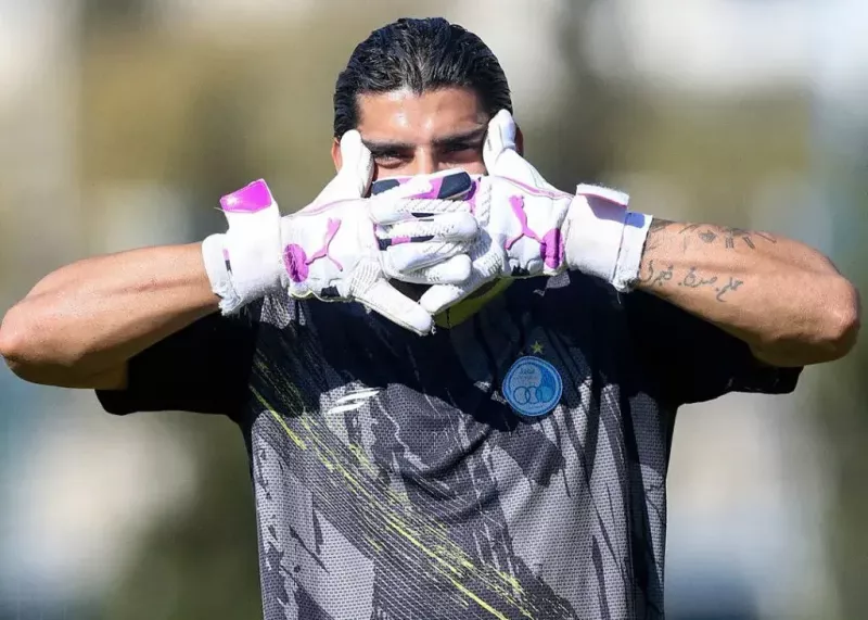 رقابت داغ آدان با گلر دهه هشتادی (عکس)