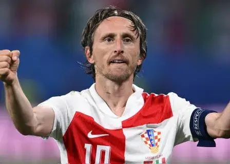 مودریچ: باورم نمی‌شد تشویق‌ها برای من است