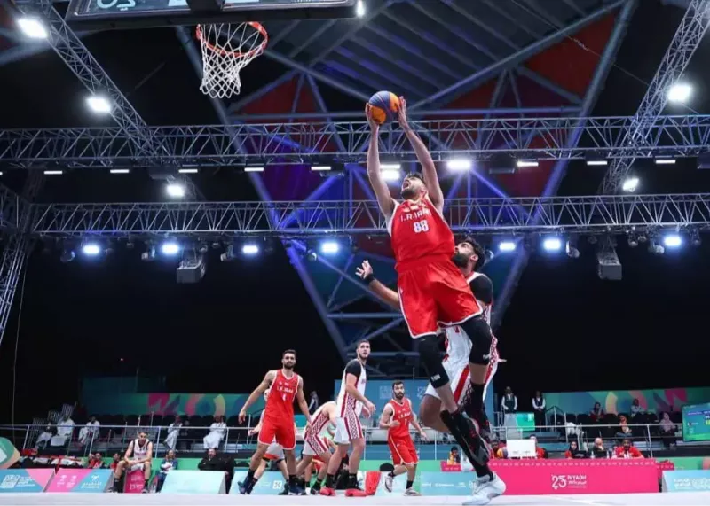 مردان بسکتبال در فینال، دختران در رده بندی