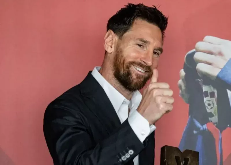 اشک لیونل مسی در آمد: به بارسا برمیگردم