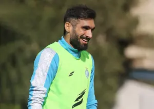 عارف آقاسی در باند فرودگاه برای پرواز دوباره