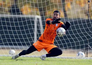 اعتماد اخباری به دروازه‌بان پنالتی‌گیر (عکس)
