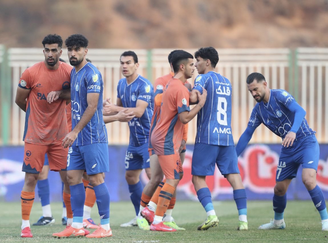 حریف استقلال 10 نفره شد/ کارت قرمز جریمه فن بروسلی بازیکن پادیاب