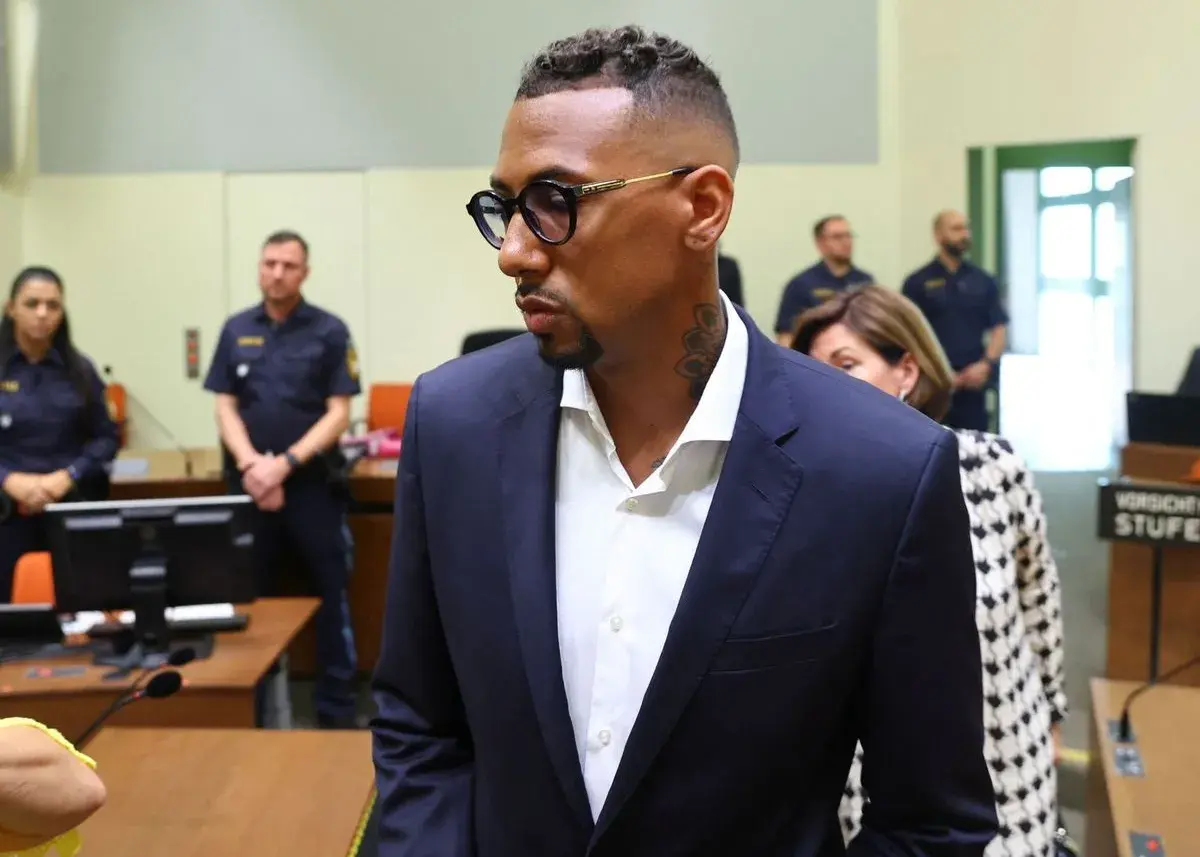 موج انتقادات سرازیر شد/ درهای بارسلونا به روی ستاره جنجالی باز شد!