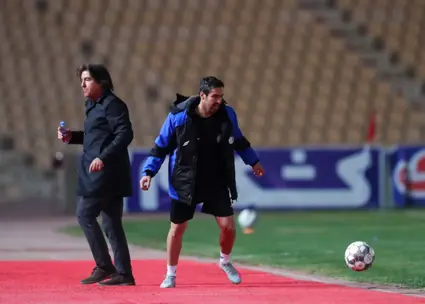 خسرو پاسخ مازیار را داد: به شما چه مربوط؟