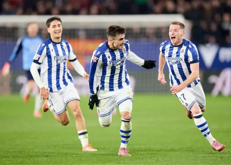 گل فصل: موشک بالستیک از وسط زمین! (عکس)