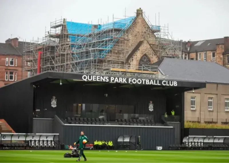 وقتی چمن خراب است بازی را لغو می‌کنند