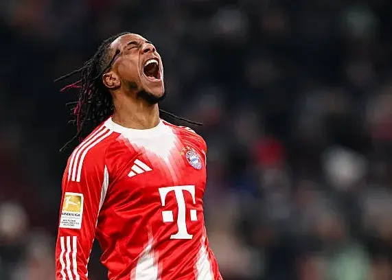 بی‌احترامی ستاره بایرن به پرچم دورتموند!