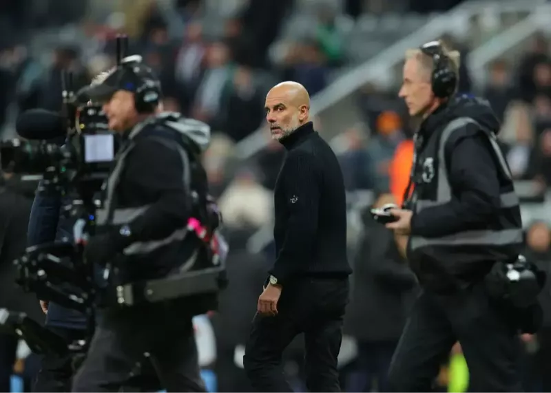 پپ با بازیکن، داور و فیلمبردار درگیر شد!